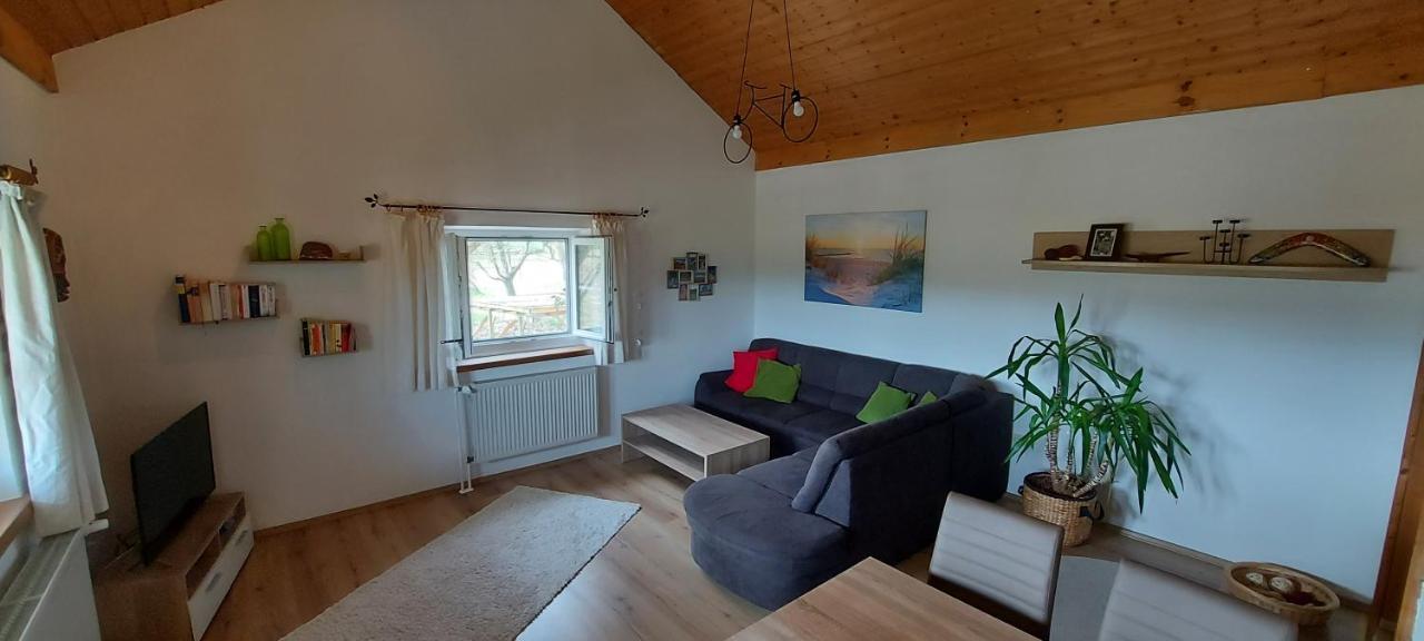 Ruhig Gelegene Ferienwohnung Im Gruenen Mit Terrasse Und Kleinem Garten Rotthalmuenster Екстер'єр фото
