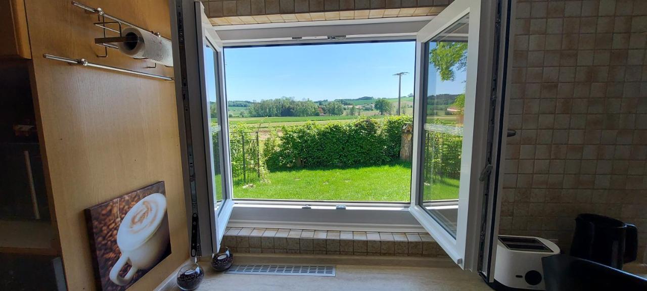 Ruhig Gelegene Ferienwohnung Im Gruenen Mit Terrasse Und Kleinem Garten Rotthalmuenster Екстер'єр фото
