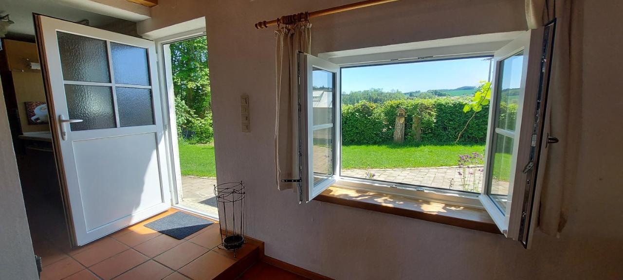 Ruhig Gelegene Ferienwohnung Im Gruenen Mit Terrasse Und Kleinem Garten Rotthalmuenster Екстер'єр фото